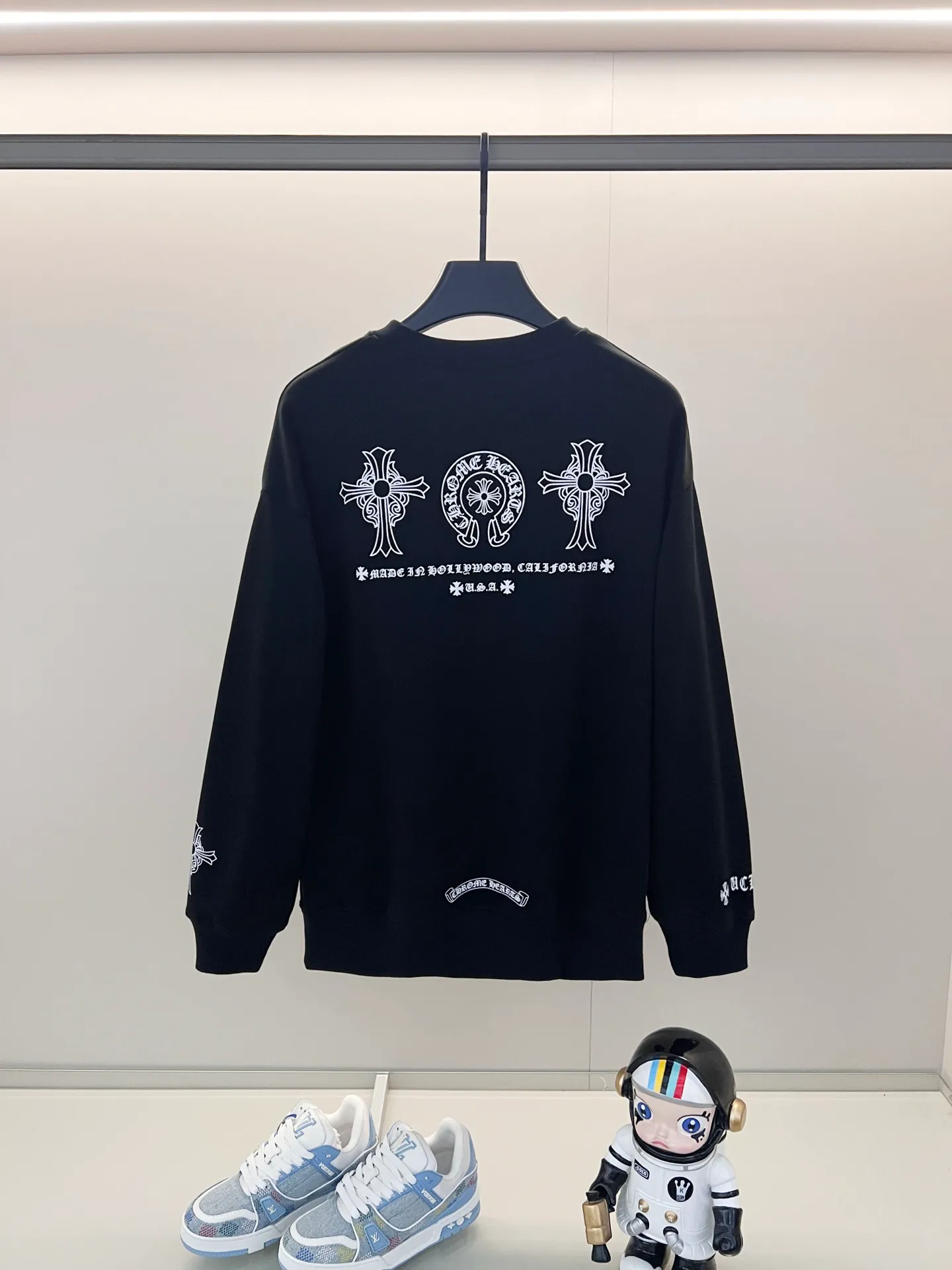P220 chrome hearts/Chrome Hearts 420g pure cotton round-neck sweatshirt Front and back logo cross Sanskrit letters LOGO foam printing process Official synchronization 1:1 original mold opening Fashion personality Versatile trend Pure original quality Original washed fabric Tag Collar label Washed wheat Three complete labels Color: Black. White. Size: XS-L